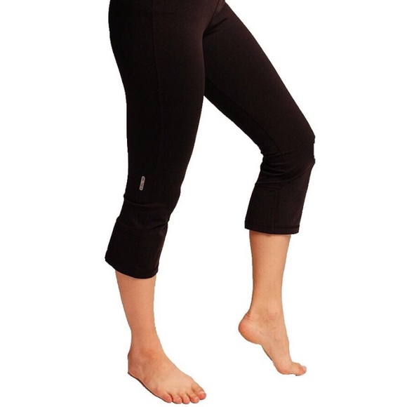 One Tooth Split Capri Leggings - Picture 7 of 9